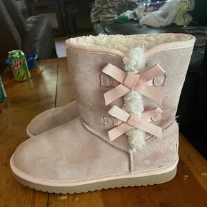 Women’s pink uggs size 10